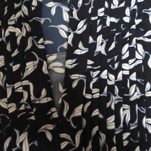 Ann Taylor Blouse - Picture 4 of 4